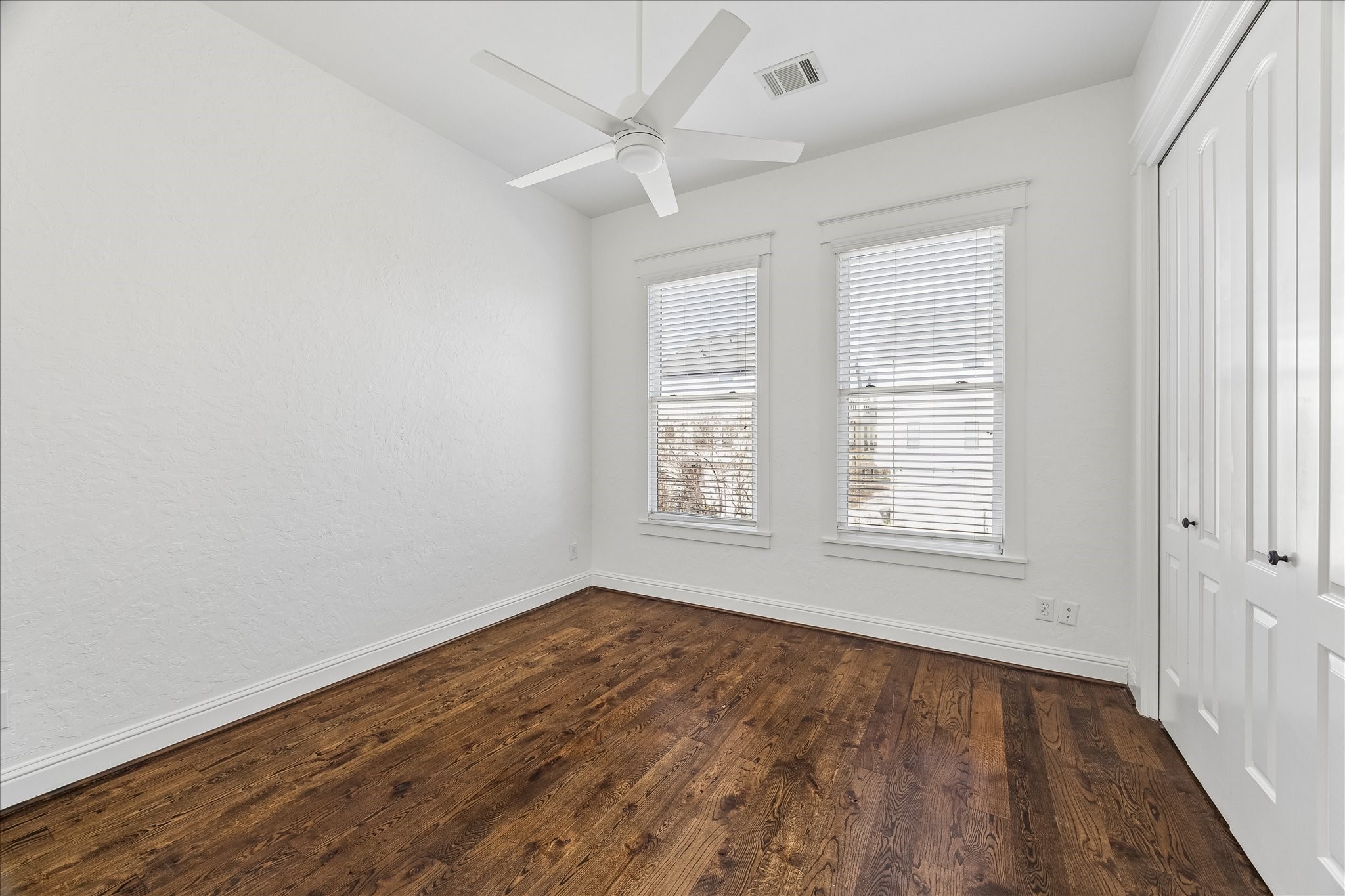 1408 West 23rd Street Houston, TX 77008 - Photo 33 of 40 Spacious upstairs bedroom featuring hardwood floors, abundant natural light, and a generous closet.
