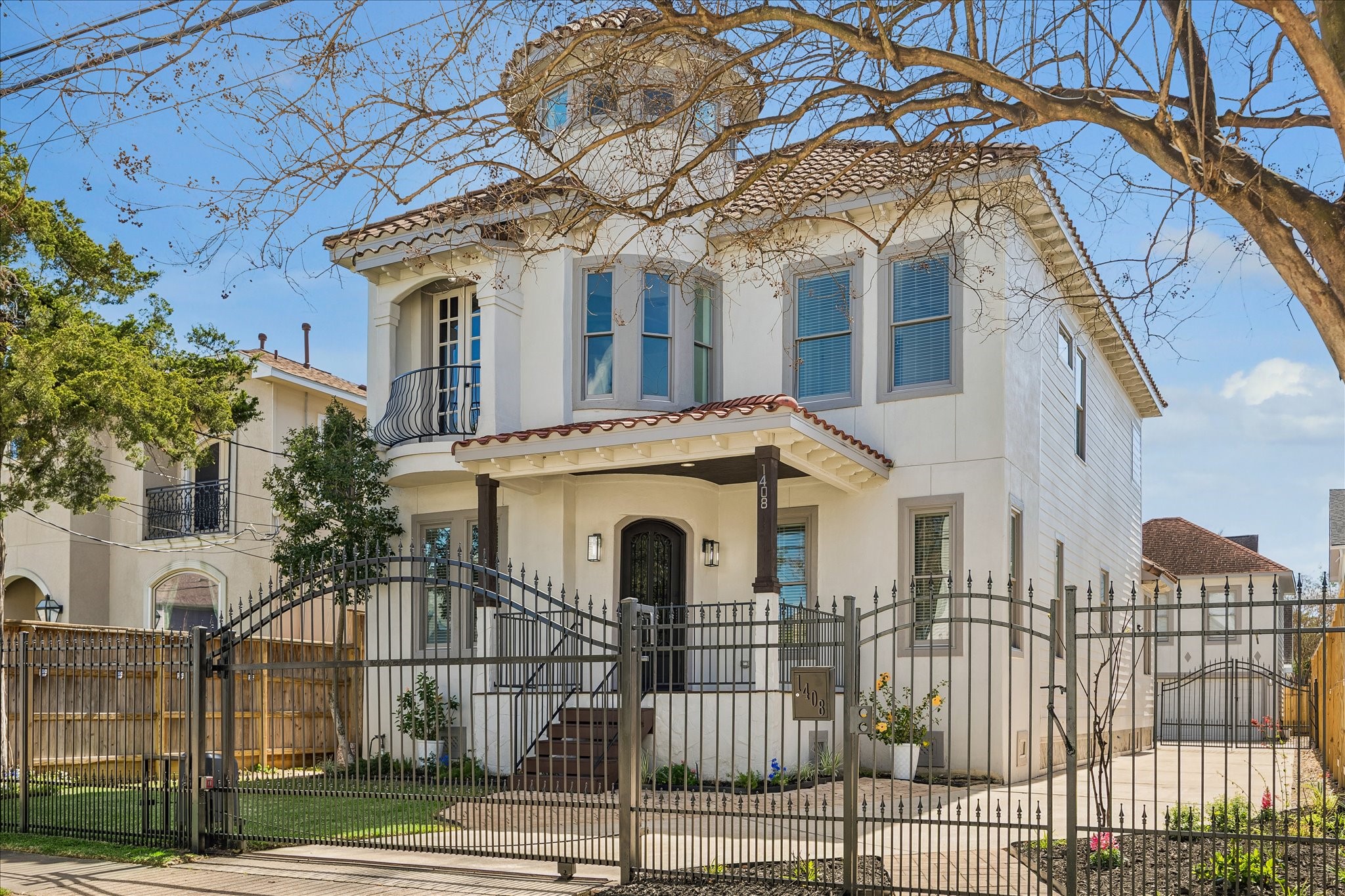 1408 West 23rd Street Houston, TX 77008 - Photo 7 of 40 Charming two-story home with elegant architectural details, gated driveway access, and a thoughtfully designed front courtyard.