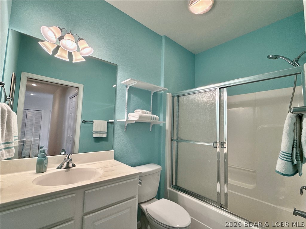 562 Hyd A Way Road, Unit 3E Camdenton, MO 65020 - Photo 17 of 38 Hall/Guest full bath