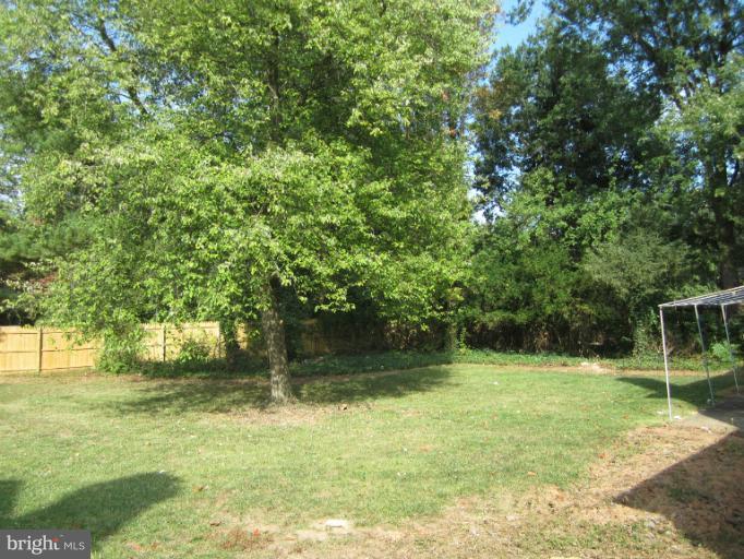 10702 Gainsborough Road Potomac, MD 20854 - Photo 1 of 4 a backyard of a house with lots of green space