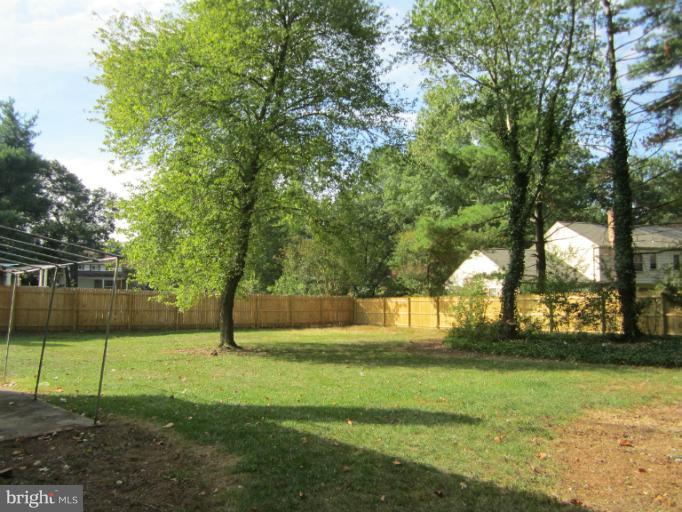 10702 Gainsborough Road Potomac, MD 20854 - Photo 4 of 4 a view of a park with a tree