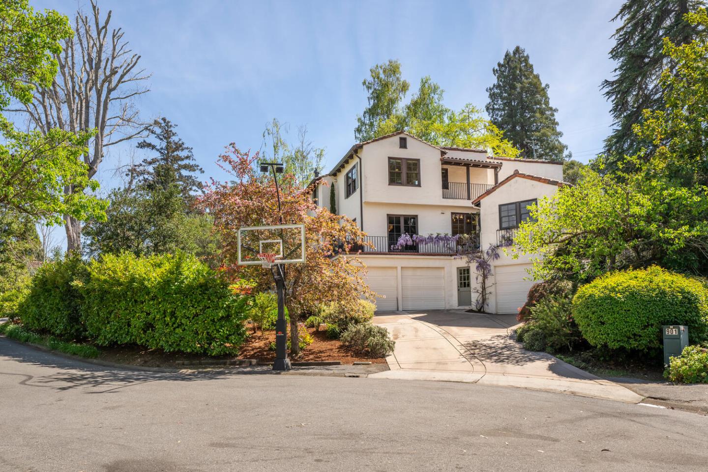 973 Baileyana Road Hillsborough, CA 94010 - Photo 4 of 47