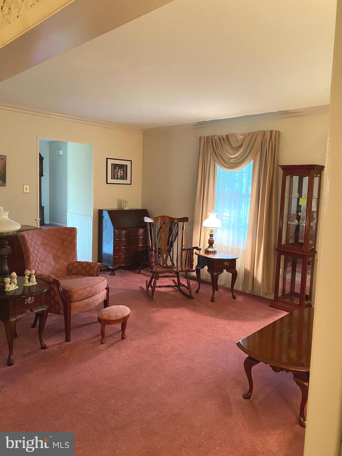 12 Paddock Circle Horsham, PA 19044 - Photo 16 of 40 Living Room