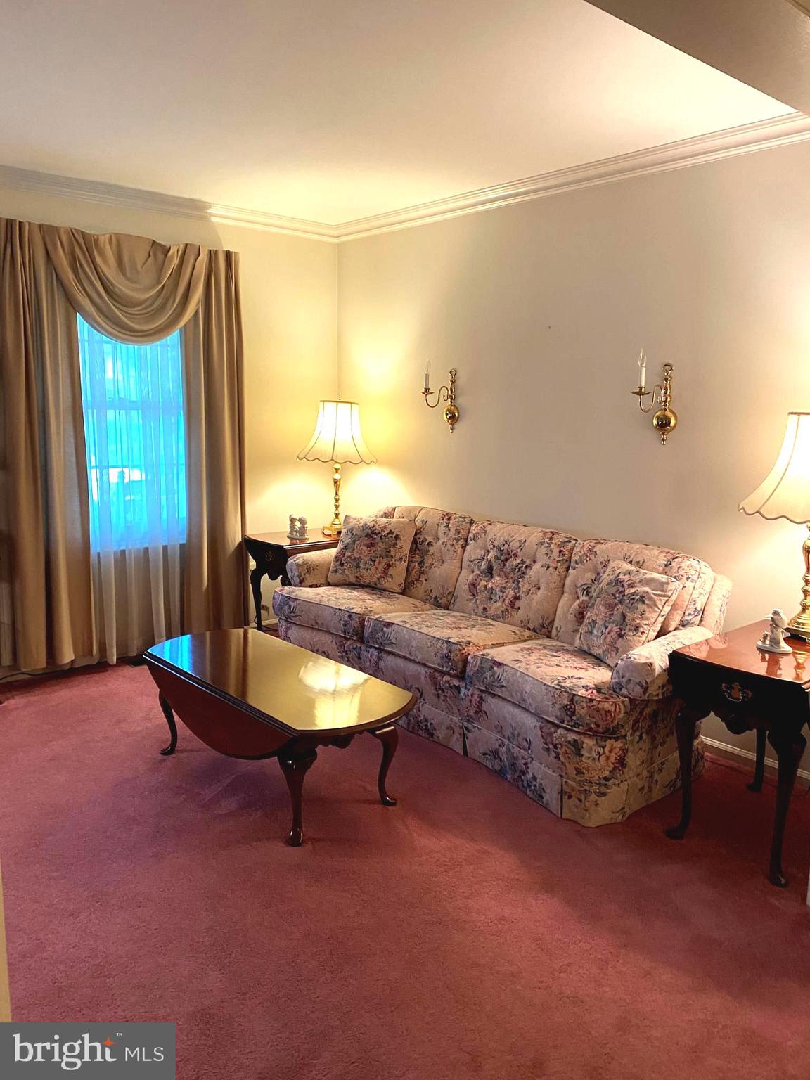 12 Paddock Circle Horsham, PA 19044 - Photo 17 of 40 Living Room