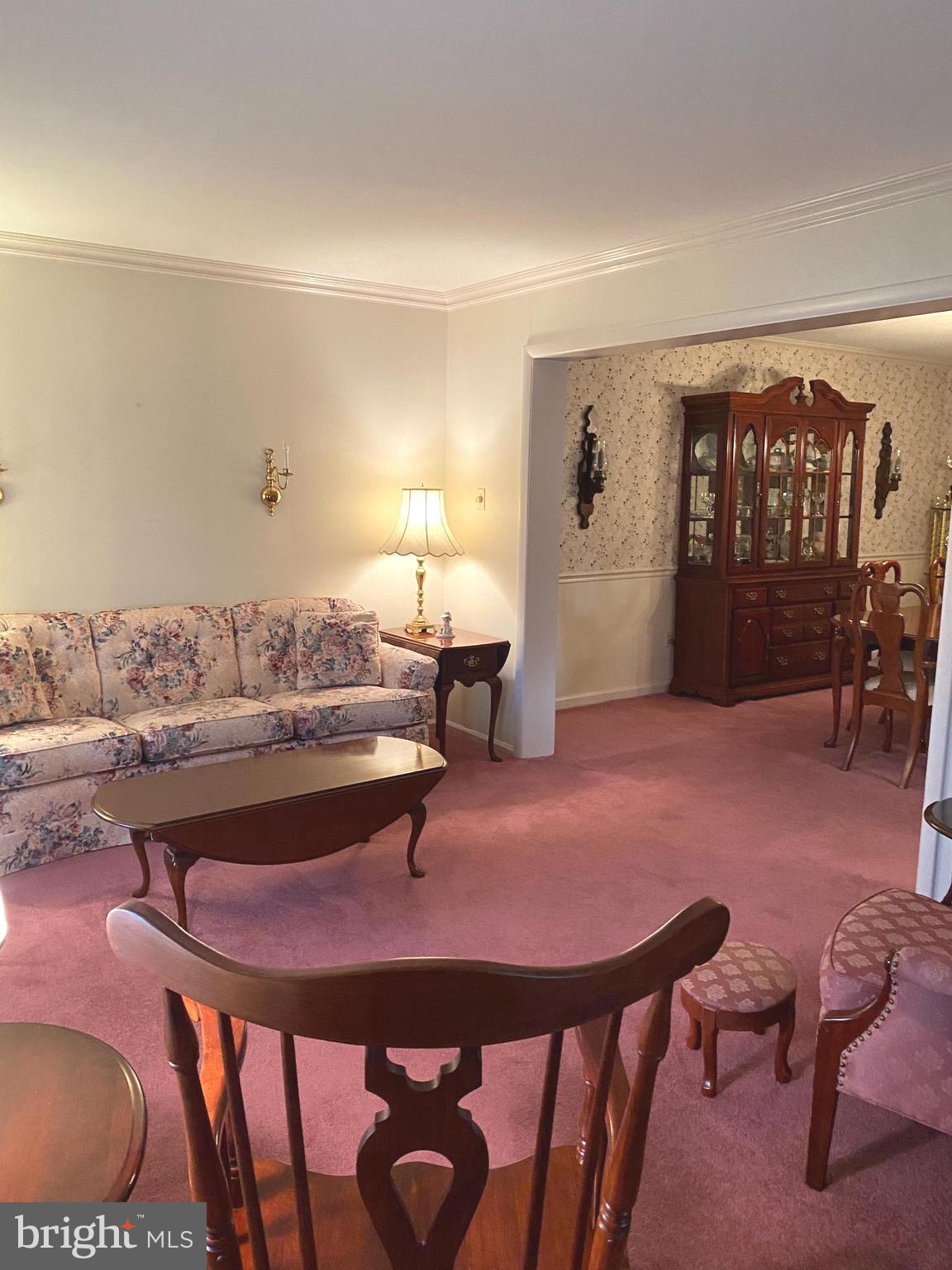 12 Paddock Circle Horsham, PA 19044 - Photo 19 of 40 Living Room