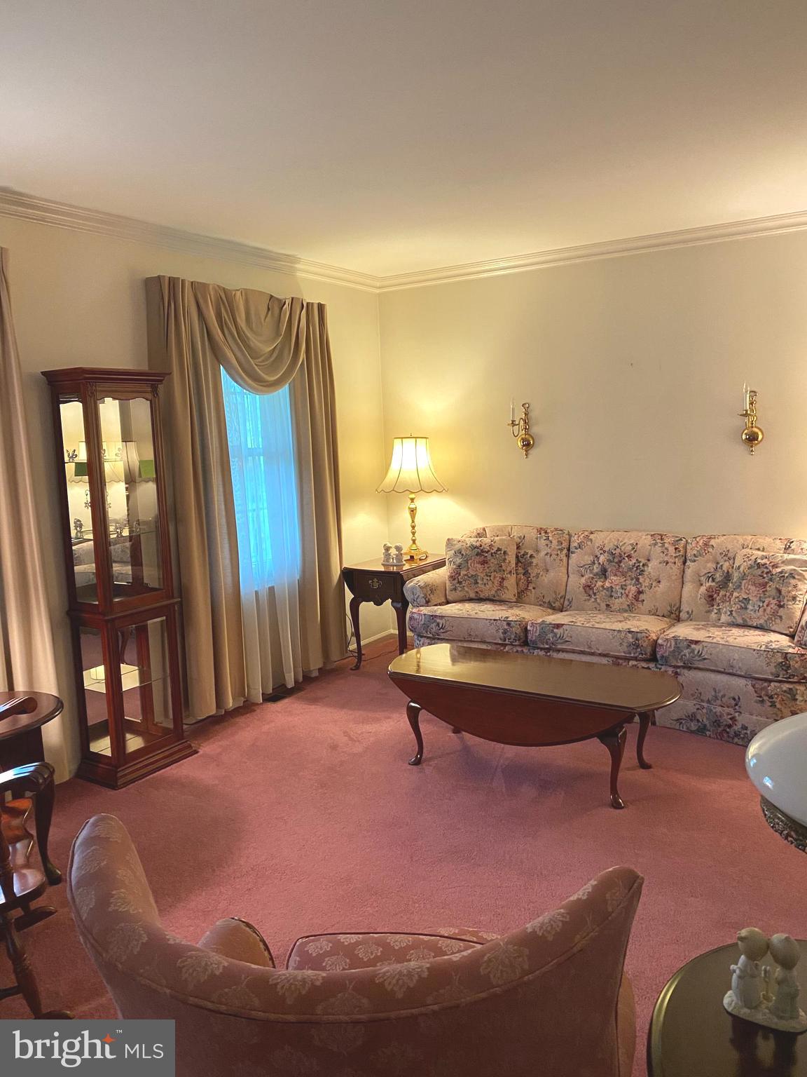 12 Paddock Circle Horsham, PA 19044 - Photo 20 of 40 Living Room