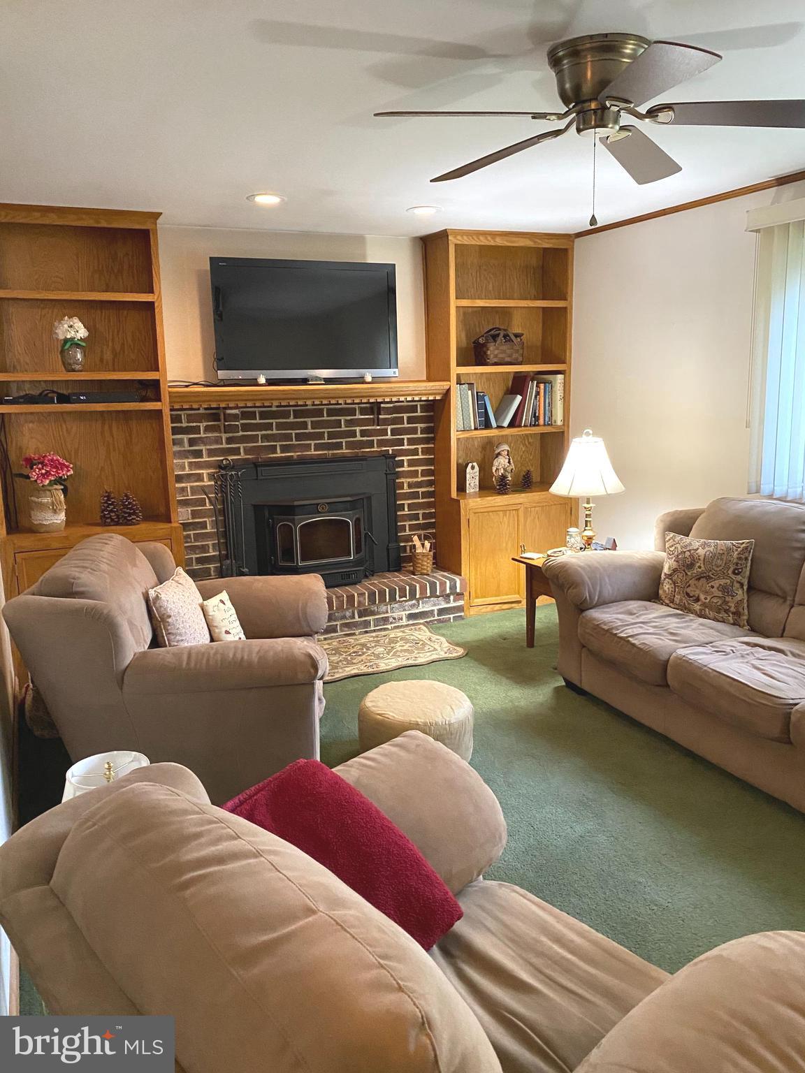 12 Paddock Circle Horsham, PA 19044 - Photo 22 of 40 Family Room