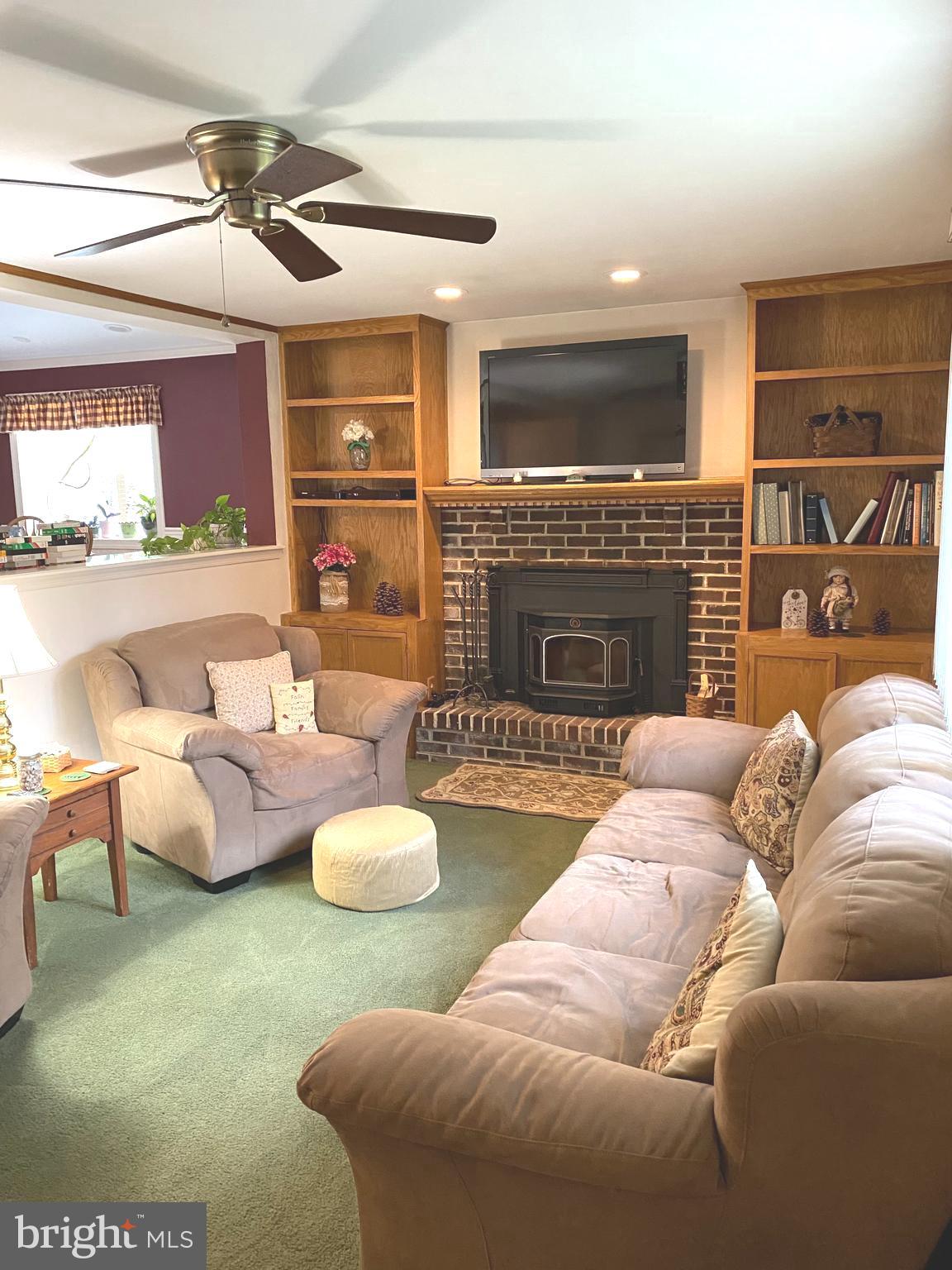 12 Paddock Circle Horsham, PA 19044 - Photo 24 of 40 Family Room