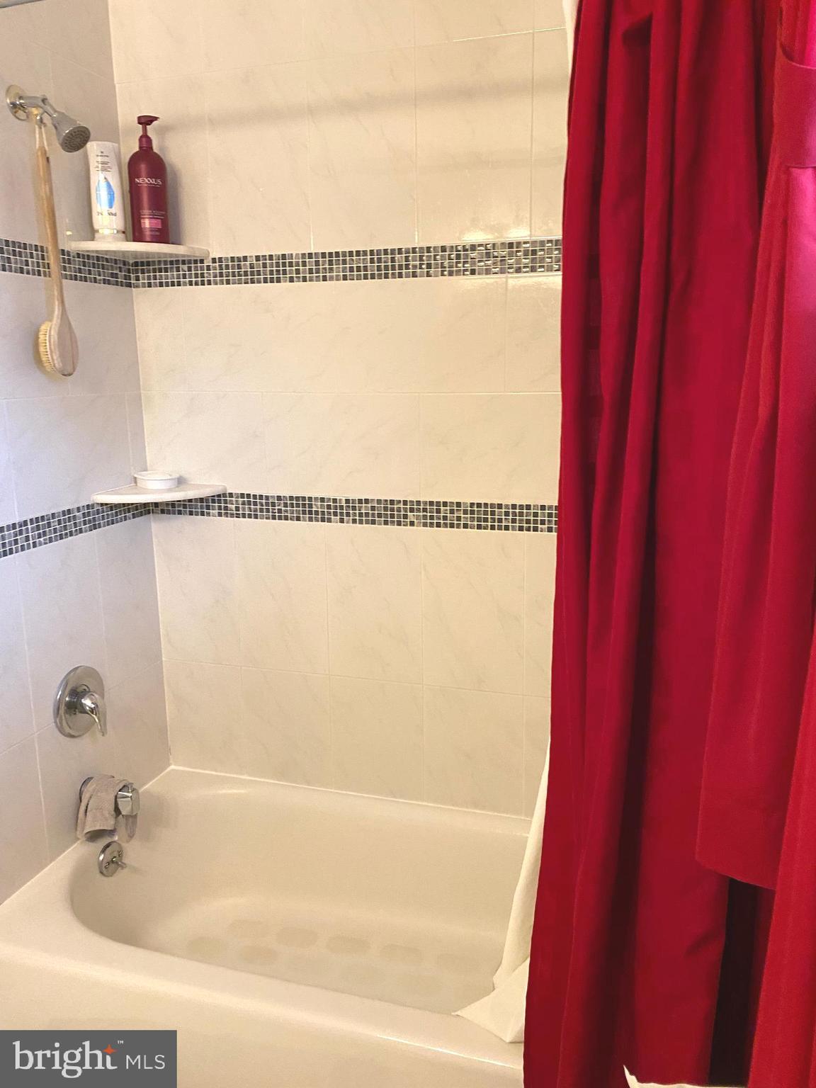 12 Paddock Circle Horsham, PA 19044 - Photo 34 of 40 Main Bathroom