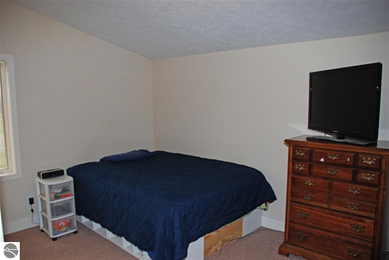975 North Thompsonville Road Beulah, MI 49617 - Photo 15 of 33 1774896-14.JPG