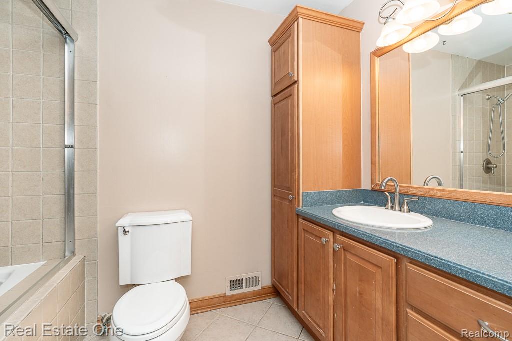1377 Barneswood Lane Rochester, MI 48306 - Photo 31 of 39 1377 Barneswood_MLS-045.jpg