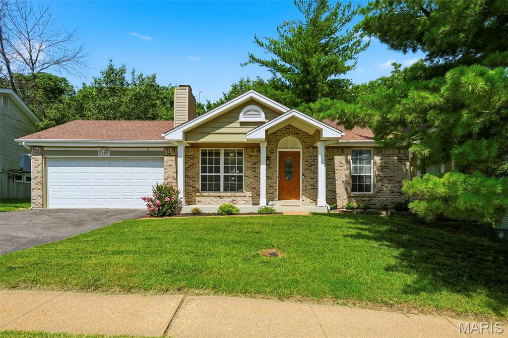16129 Castlerea Boulevard Ballwin, MO 63021 - Photo 1 of 31