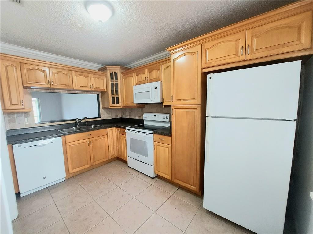 9875 Three Lakes Circle, Unit 8A Boca Raton, FL 33428 - Photo 10 of 33 Photo 10