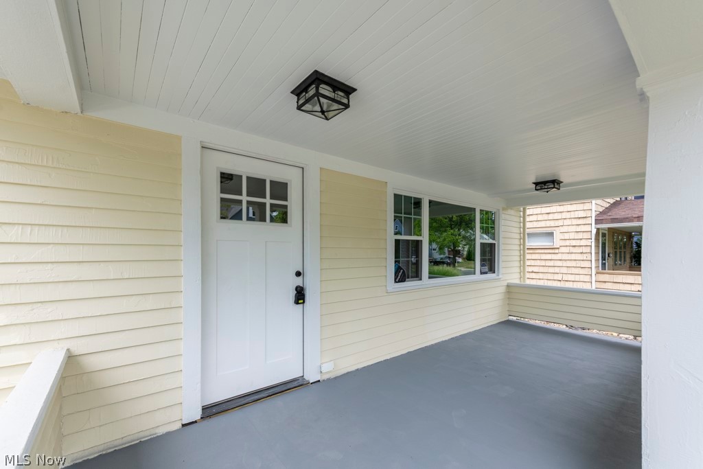 1048 Elbon Road Cleveland, OH 44121 - Photo 3 of 32