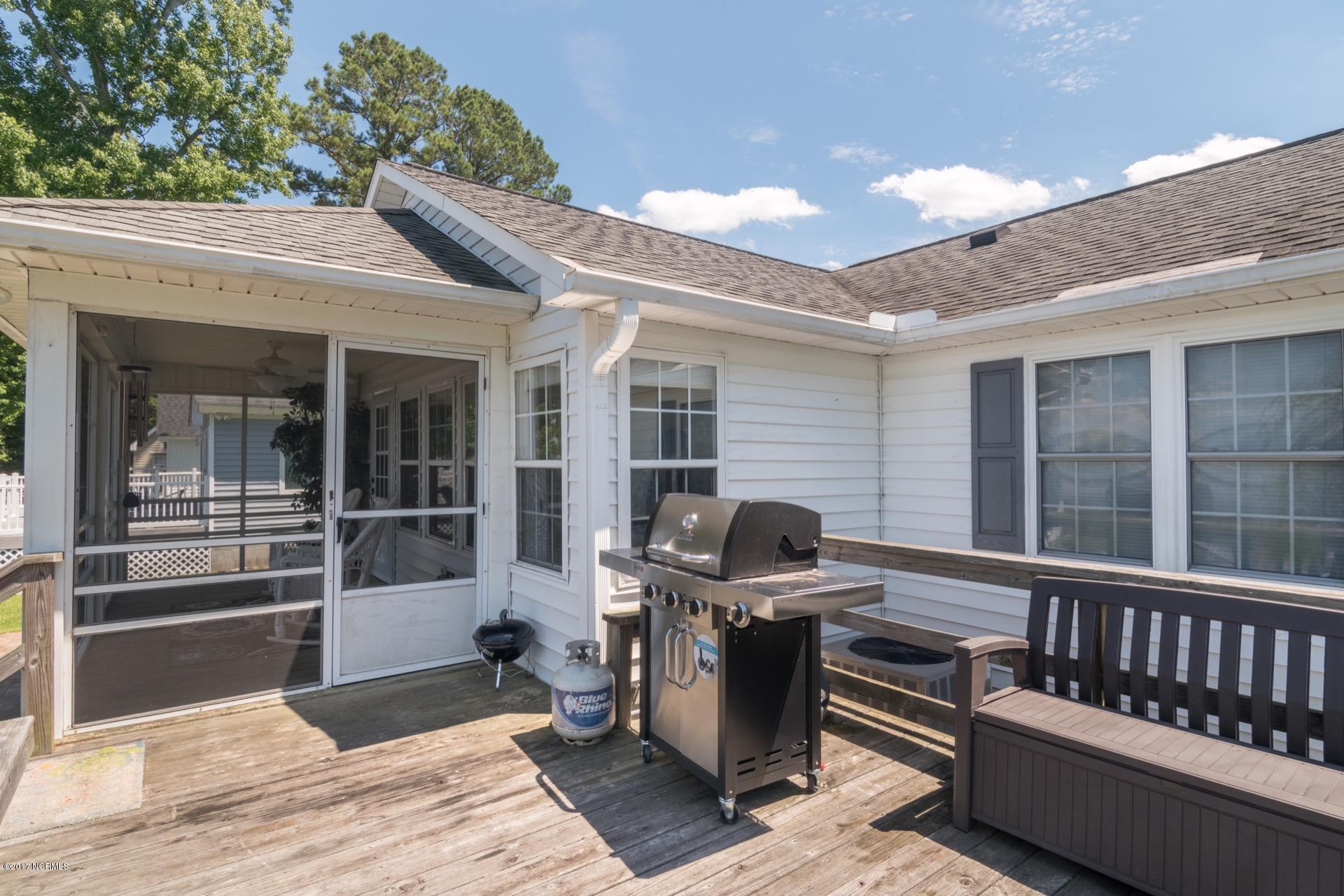 215 Ridgecrest Drive Chocowinity, NC 27817 - Photo 16 of 36 016 deck