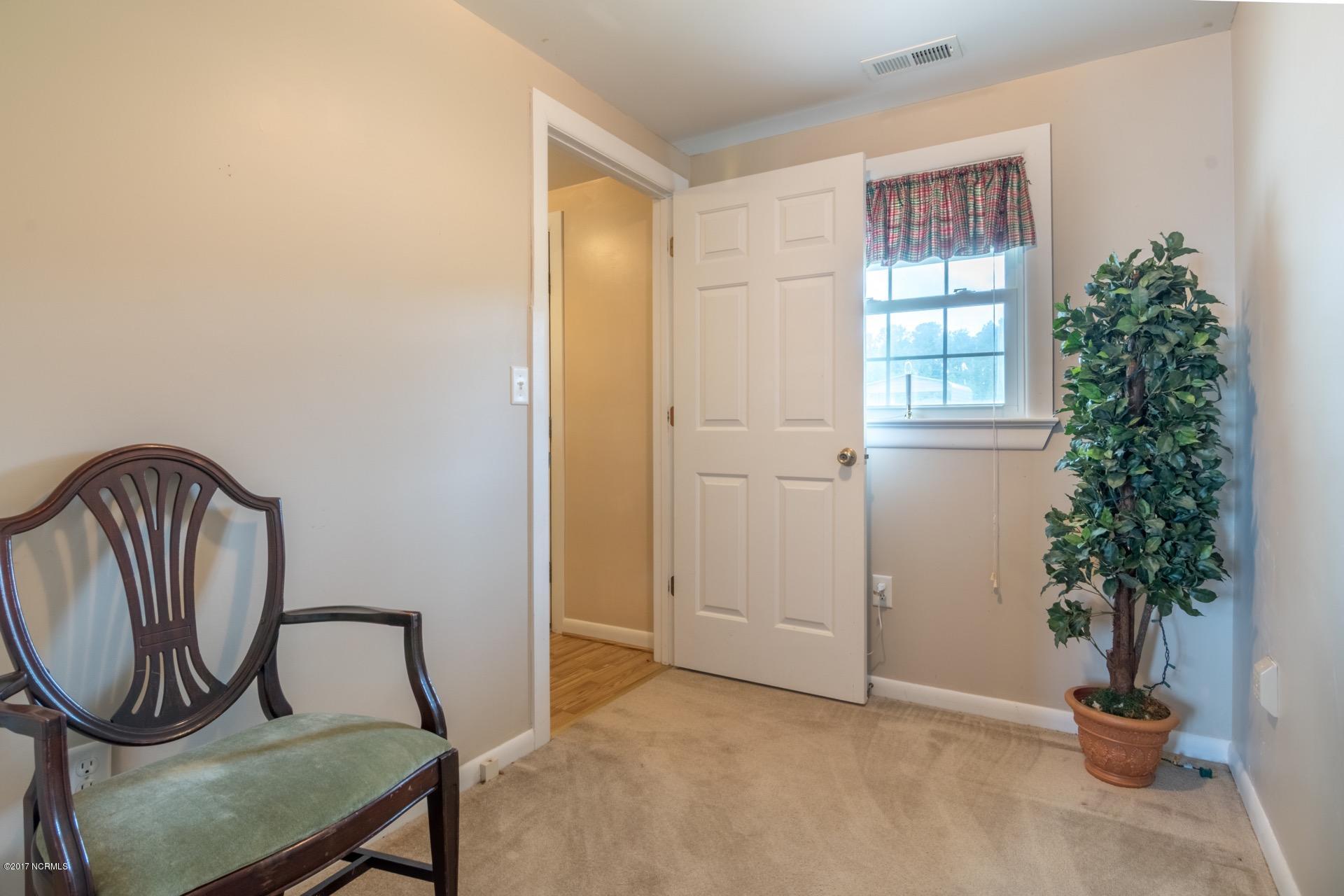 215 Ridgecrest Drive Chocowinity, NC 27817 - Photo 23 of 36 023