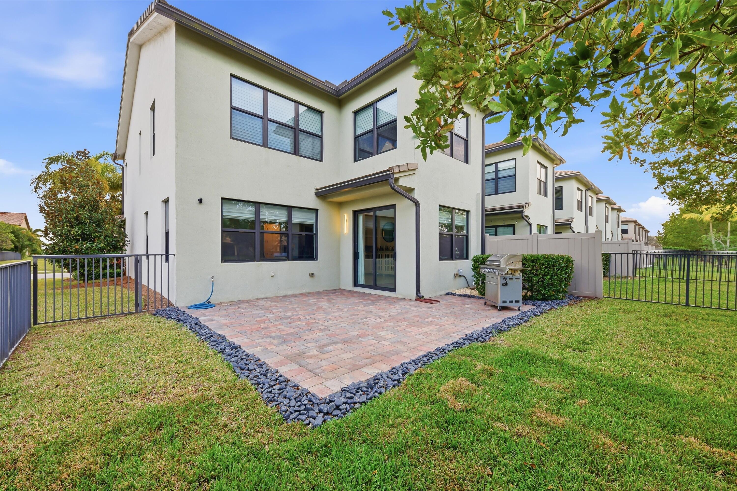 8289 Cadre Noir Road Lake Worth, FL 33467 - Photo 43 of 72 42-2041