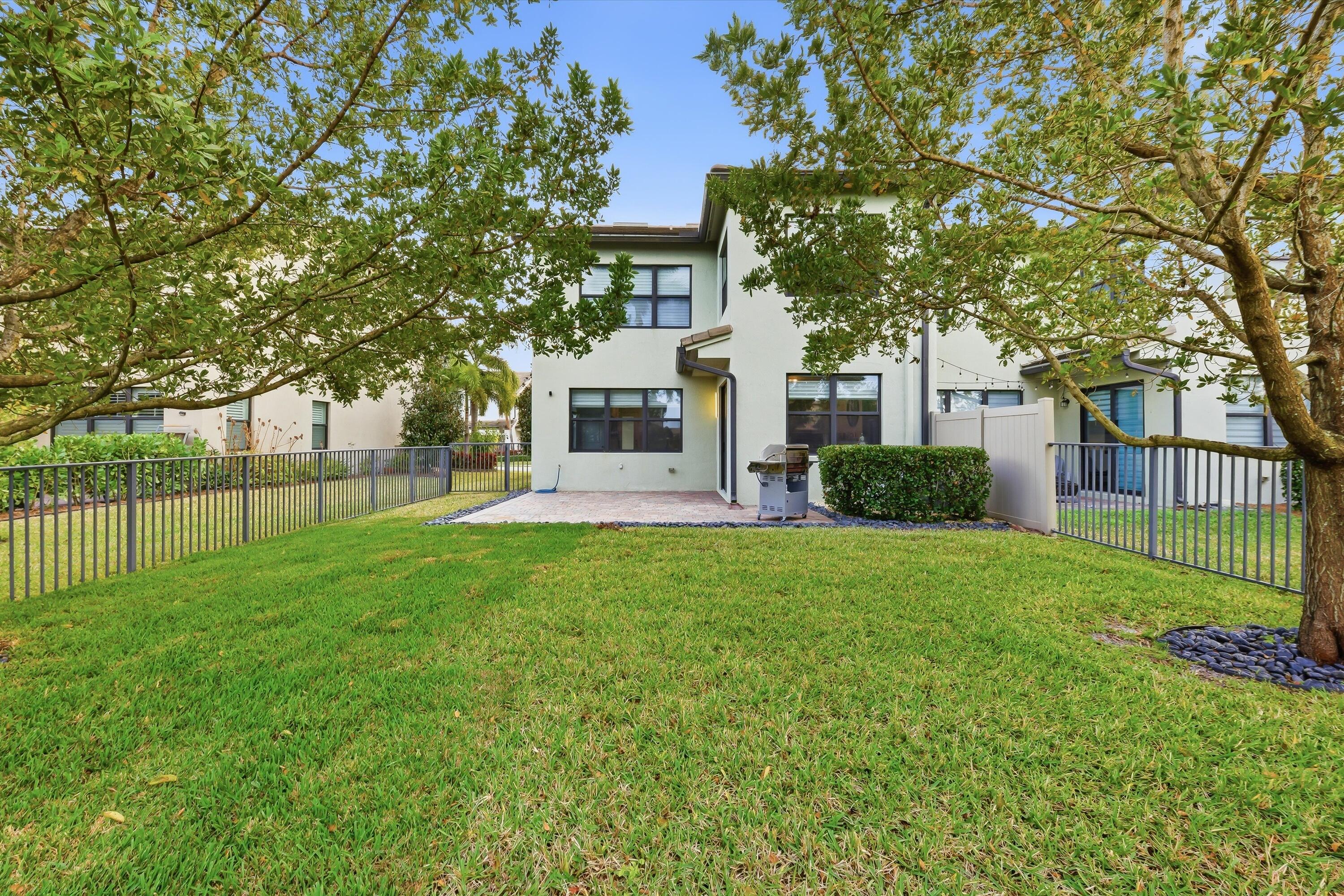 8289 Cadre Noir Road Lake Worth, FL 33467 - Photo 47 of 72 46-2045