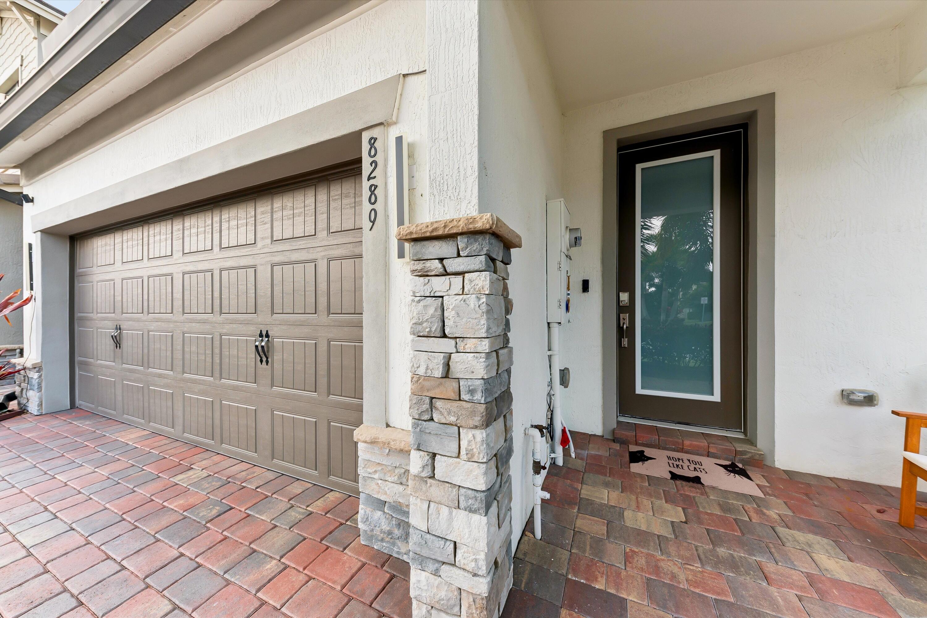 8289 Cadre Noir Road Lake Worth, FL 33467 - Photo 5 of 72 04-2004