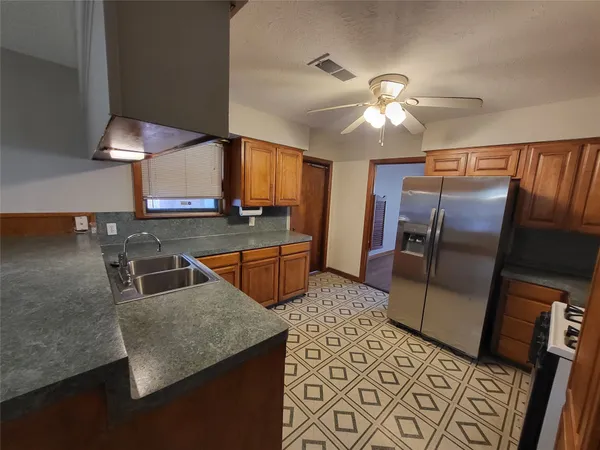 $1,400 | 804 Littlejohn Court, Pasadena, TX 77502