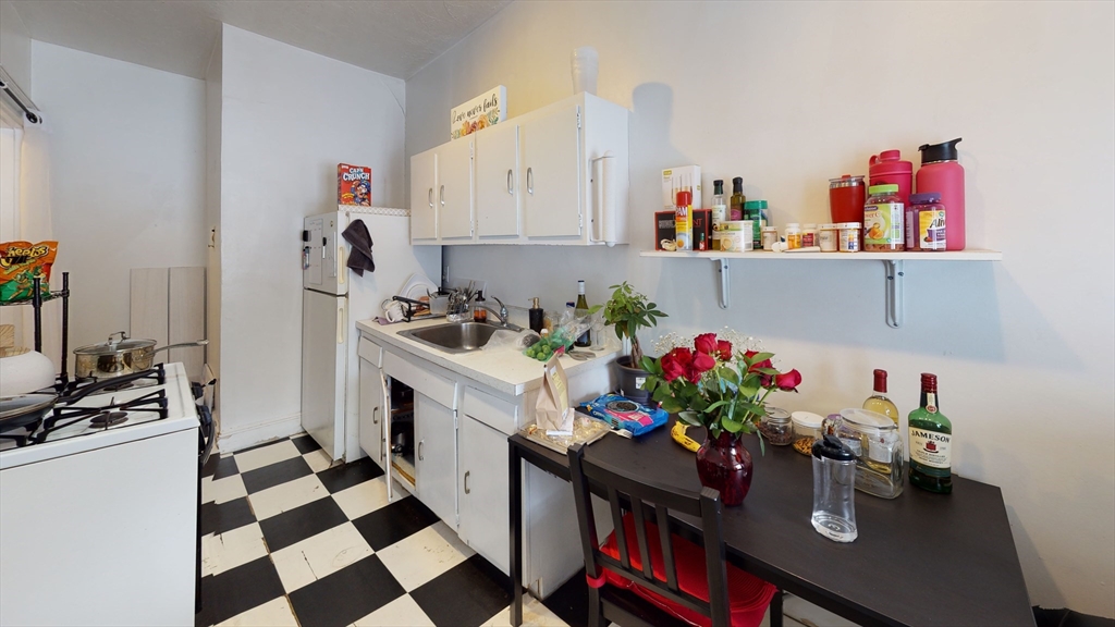 24 Sidlaw Road, Unit 9 Boston, MA 02135 - Photo 1 of 5