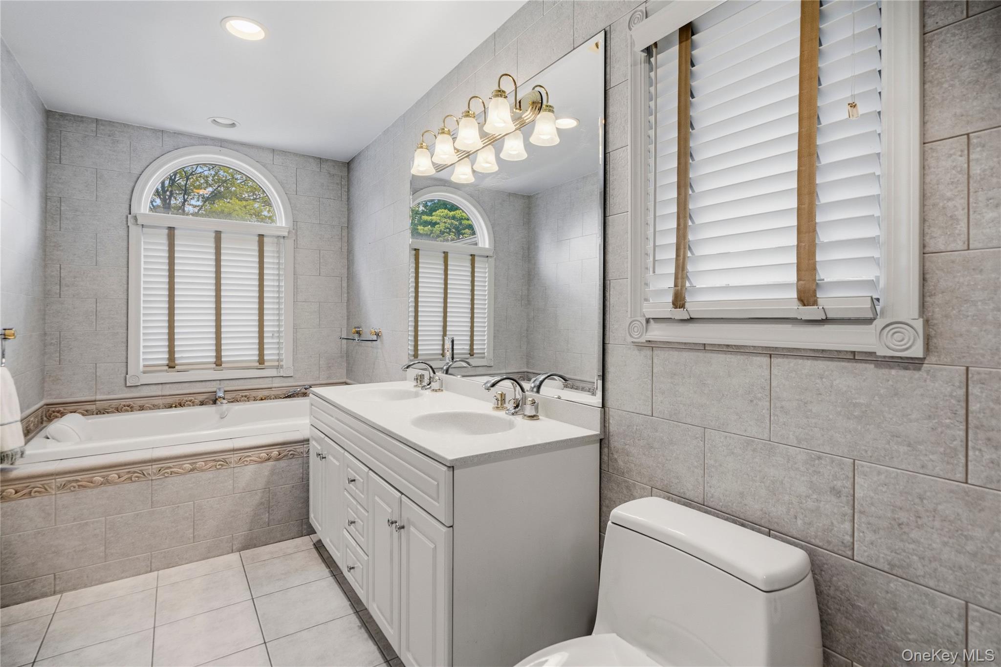 565 Mohawk Road West West Hempstead, NY 11552 - Photo 37 of 48