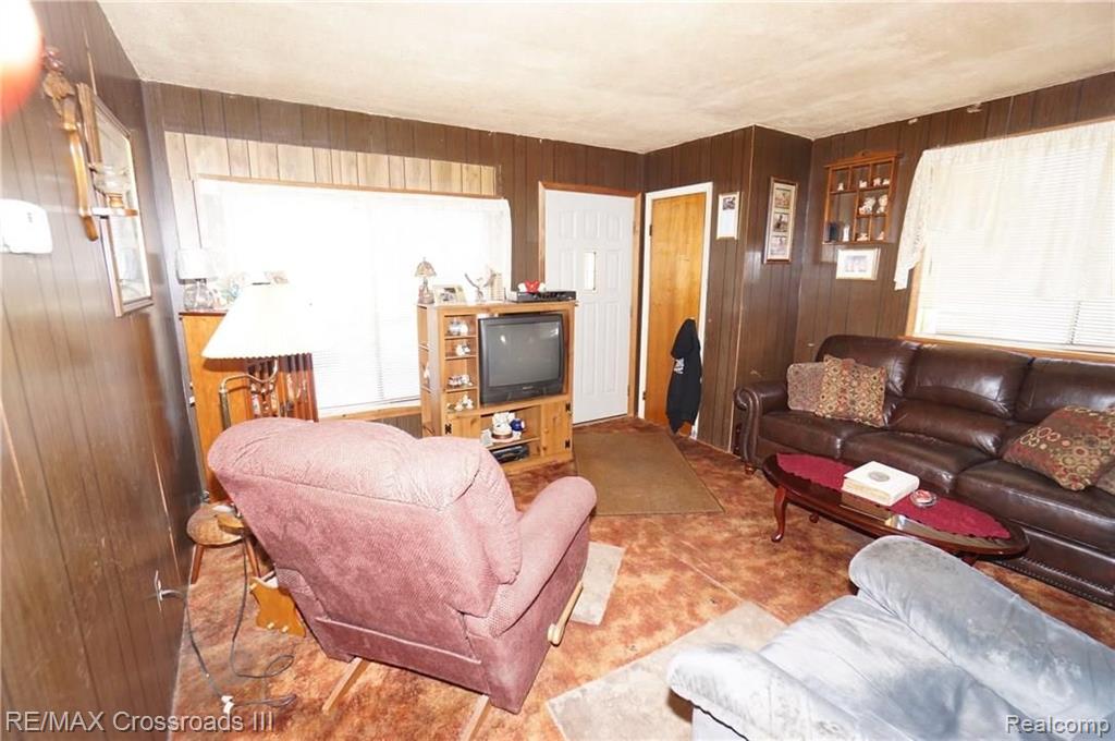 19148 Clark Road Belleville, MI 48111 - Photo 8 of 12