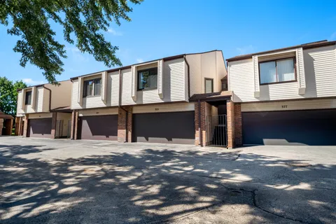$340,000 | 375 Juniper Tree Court, Hoffman Estates, IL 60169