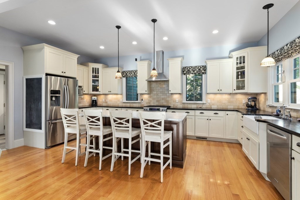 14 King Street Lexington, MA 02421 - Photo 3 of 30 Gallery Image 3