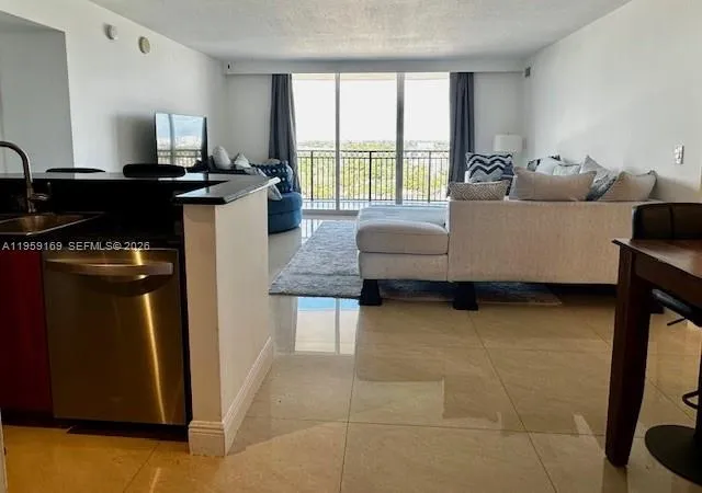 $525,000 | 3232 Southwest 22nd Terrace, Unit 1604, Miami, FL 33145