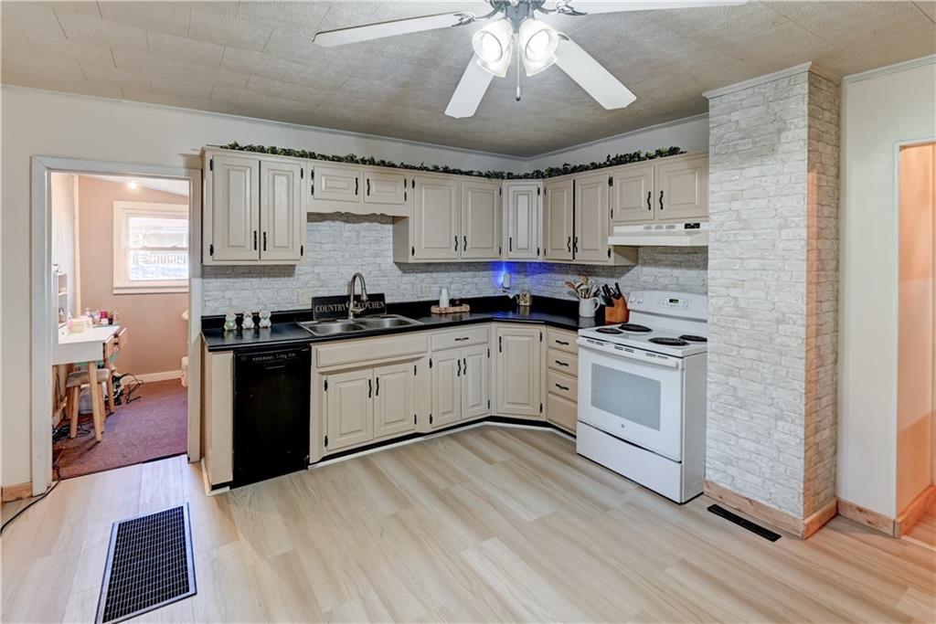 511 North Main Street Corder, MO 64021 - Photo 11 of 43