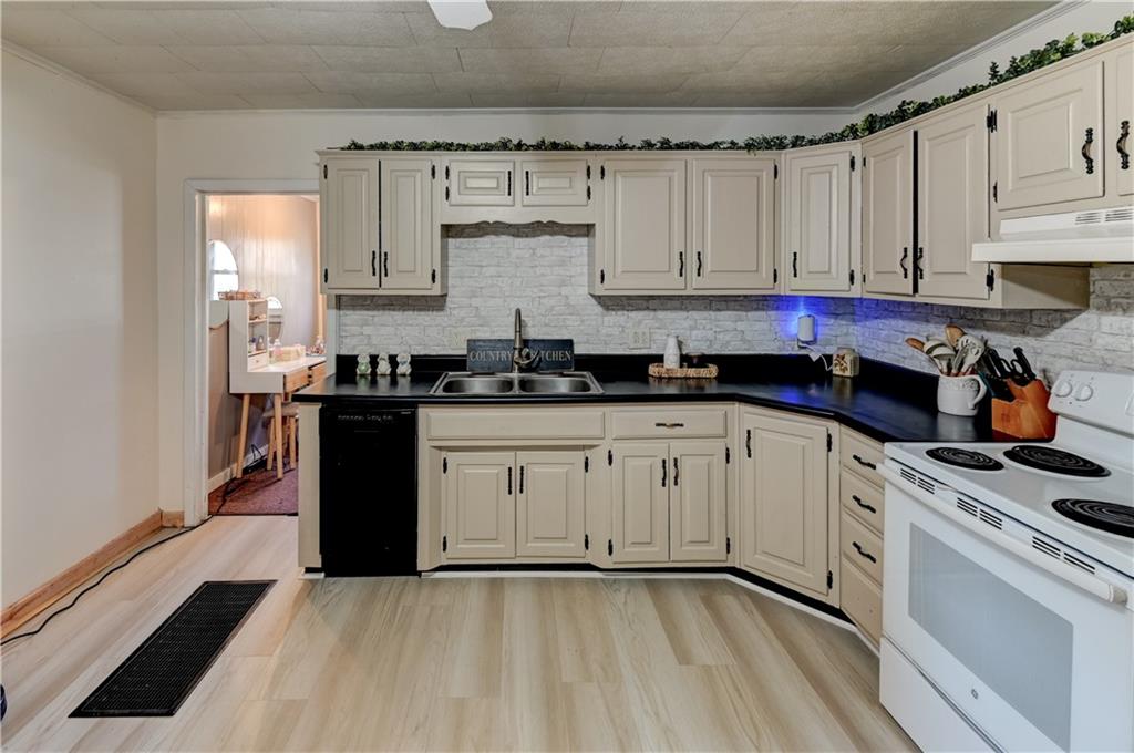 511 North Main Street Corder, MO 64021 - Photo 12 of 43