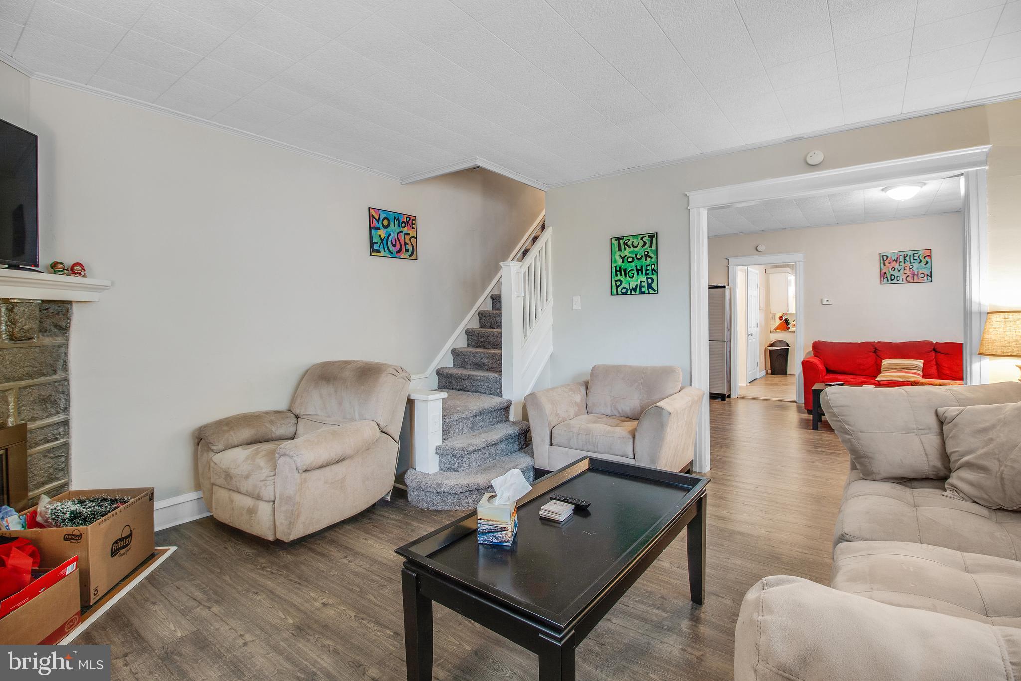 421 Holly Road Lansdowne, PA 19050 - Photo 4 of 22 Living Room
