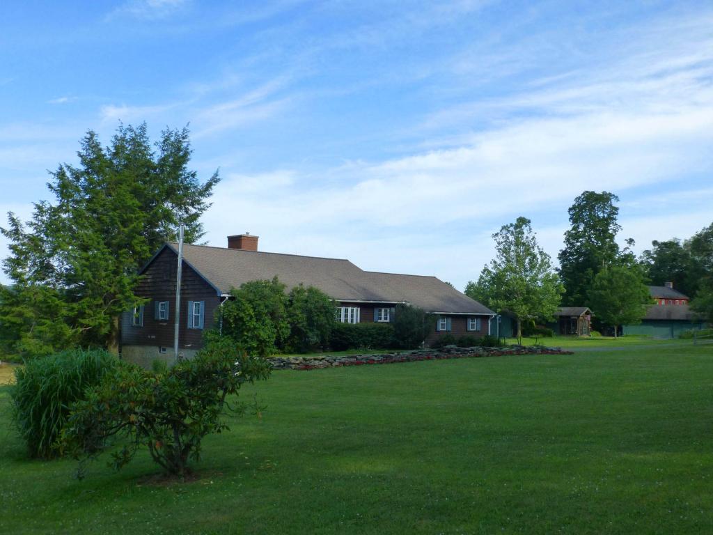 404 Kipling Road Dummerston, VT 05301 - Photo 4 of 28