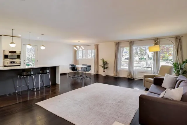 $899,900 | 560 Drexel Avenue, Glencoe, IL 60022