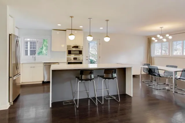 $899,900 | 560 Drexel Avenue, Glencoe, IL 60022