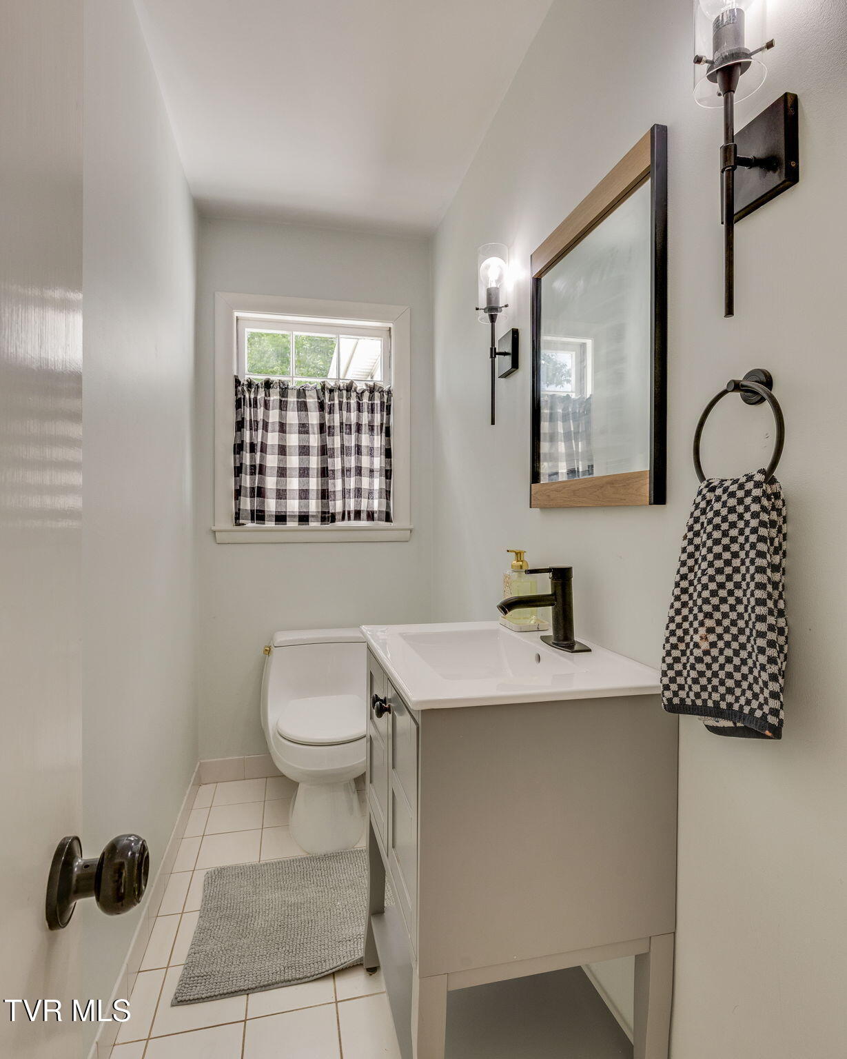 4302 Stagecoach Road Kingsport, TN 37664 - Photo 30 of 51 Half Bath