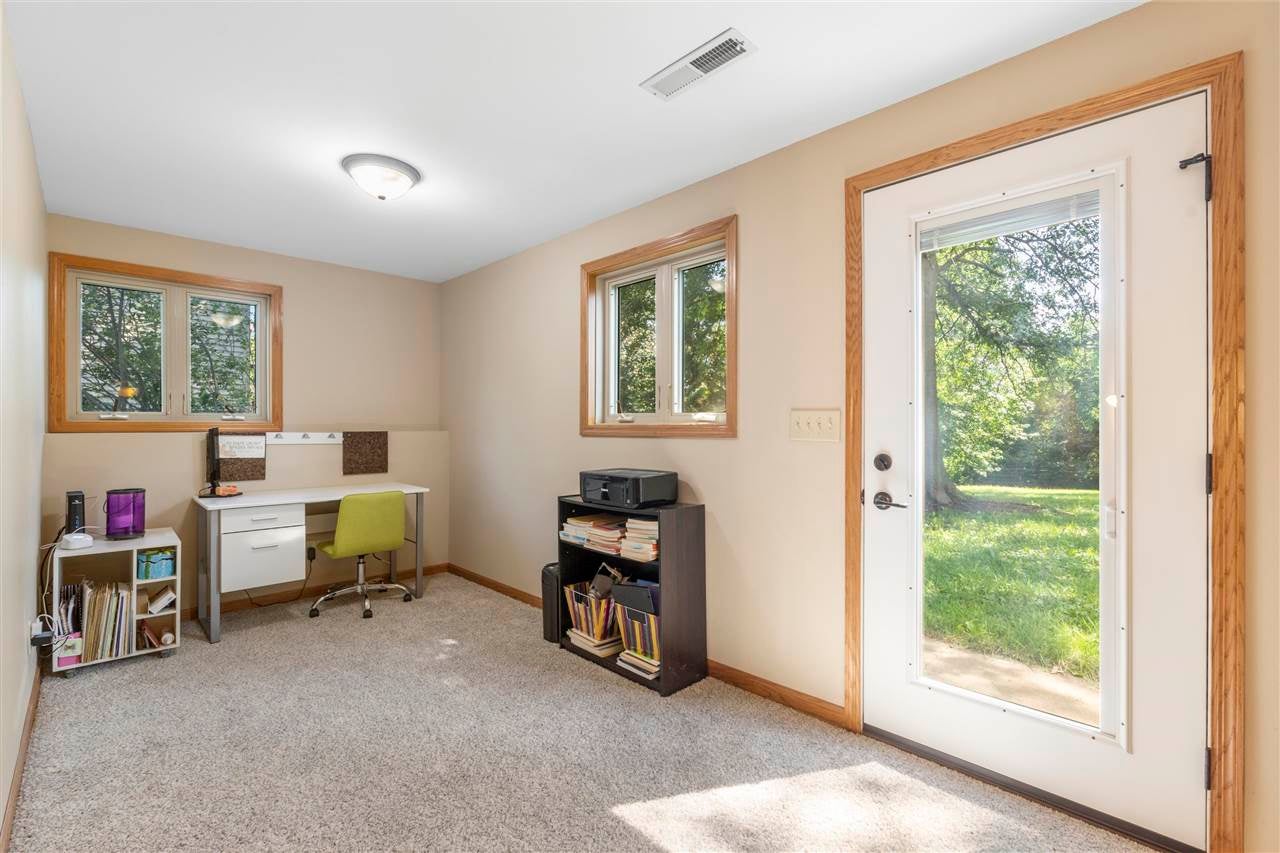 1928 Holiday Road Coralville, IA 52241 - Photo 25 of 43 Gallery Image 25