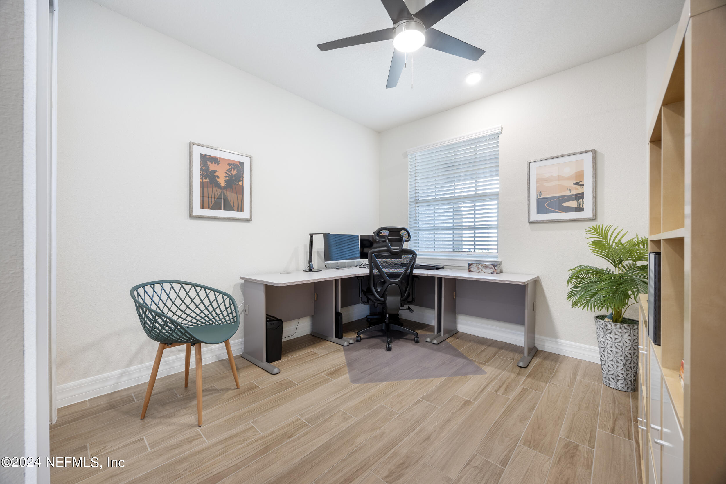 220 Rock Spg Loop St. Augustine, FL 32095 - Photo 18 of 30 a room with a couch and a potted plant