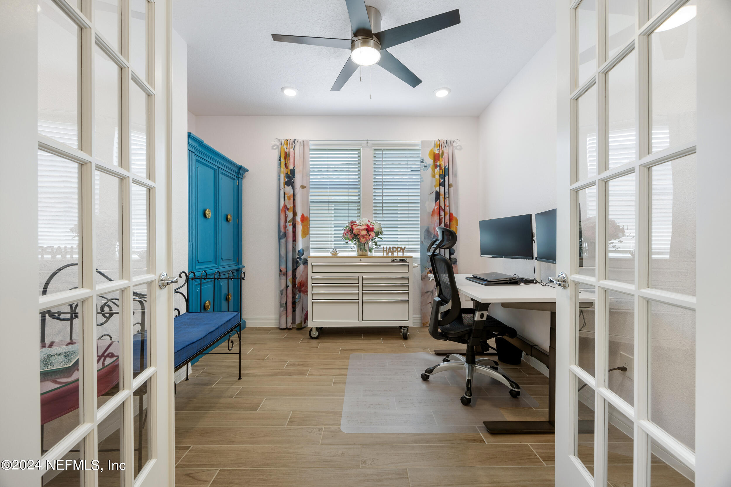 220 Rock Spg Loop St. Augustine, FL 32095 - Photo 4 of 30 a bedroom with a workspace
