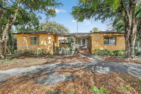 $2,500 | 2619 Arthur Street, Unit 3, Hollywood, FL 33020