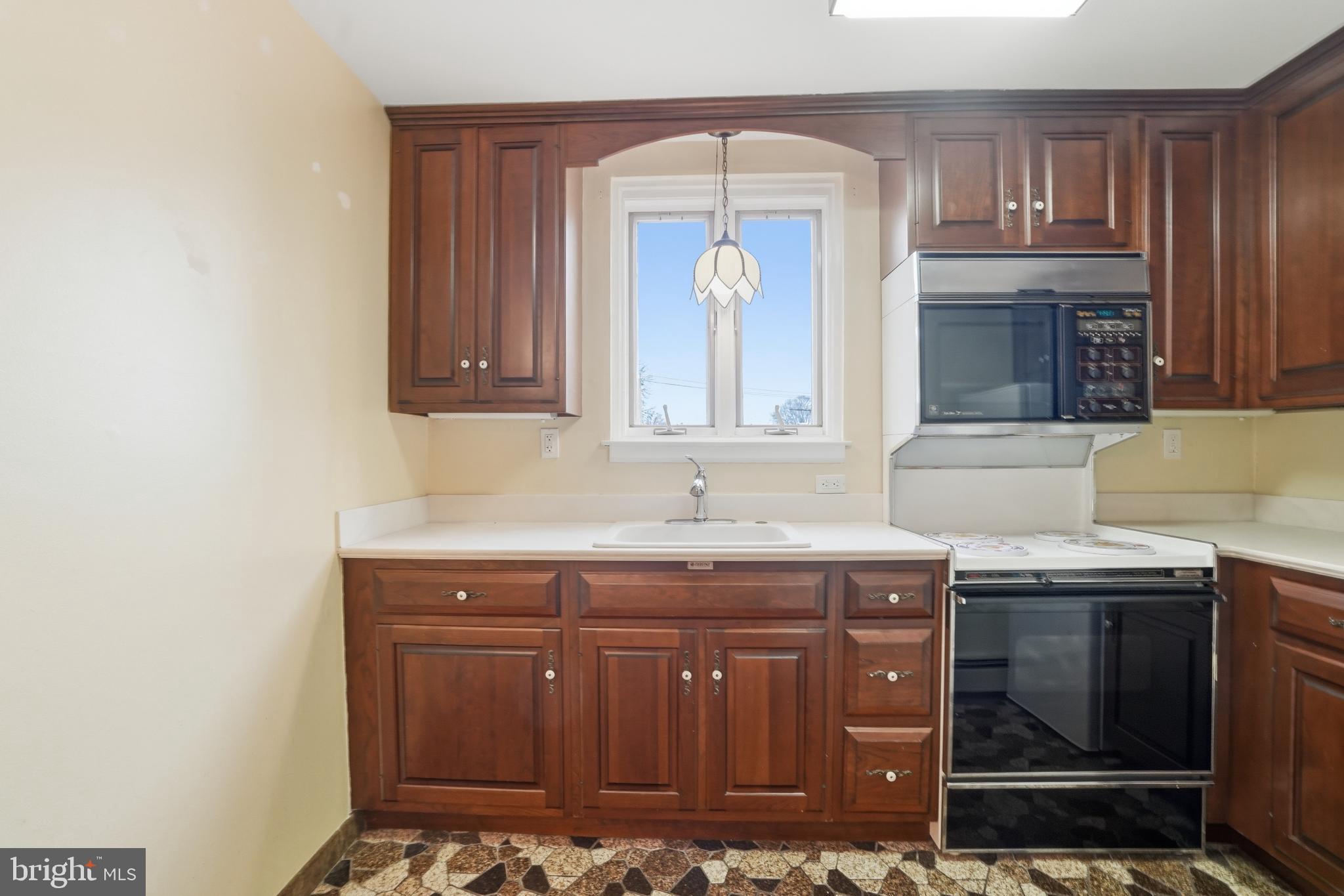 125 Rutledge Avenue Folsom, PA 19033 - Photo 35 of 44 Gallery Image 35