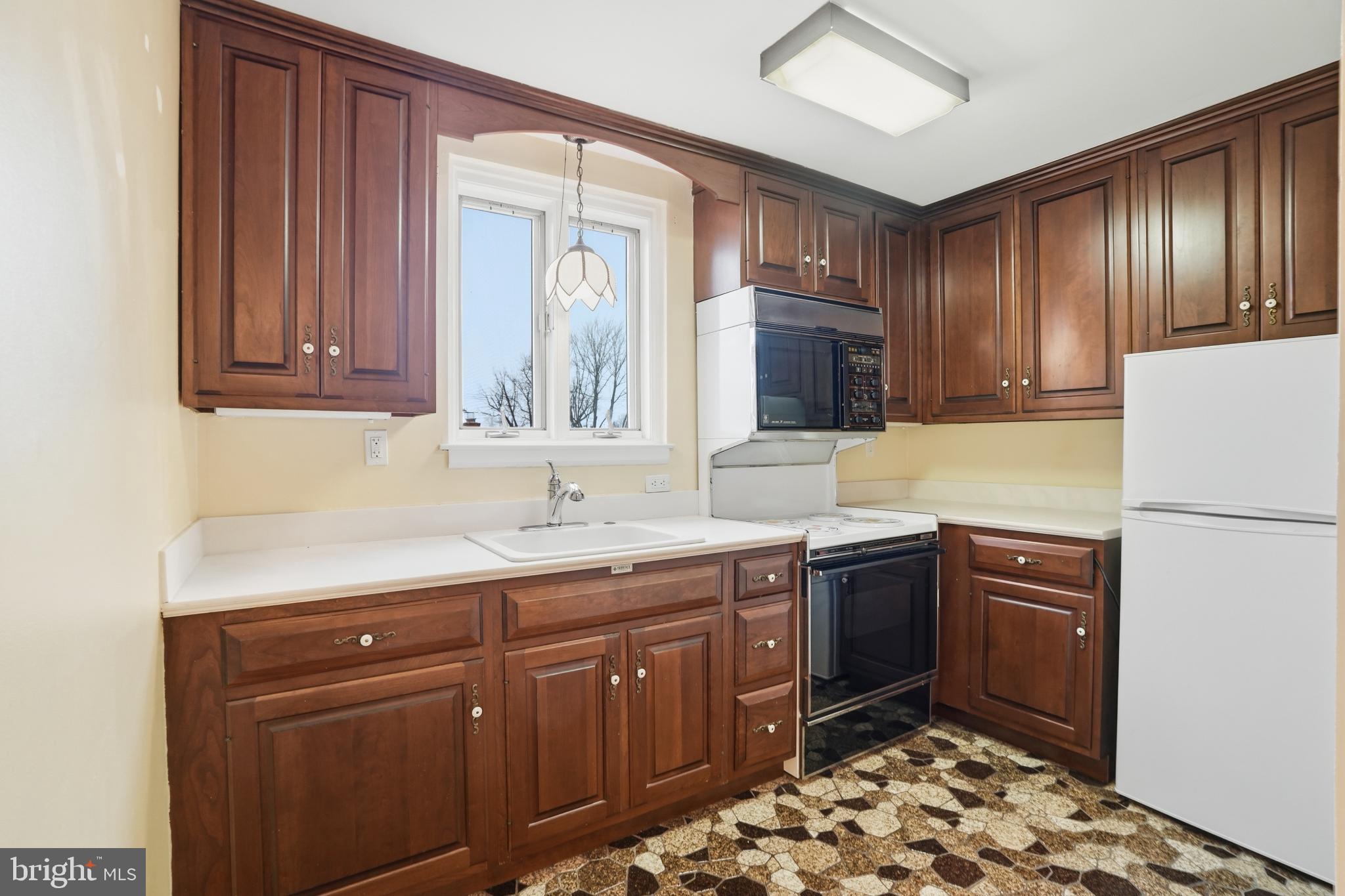 125 Rutledge Avenue Folsom, PA 19033 - Photo 36 of 44 Gallery Image 36