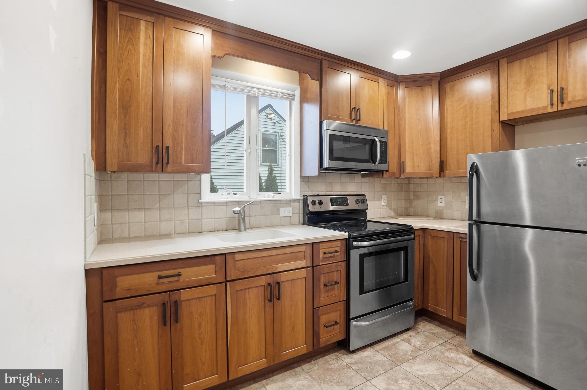 125 Rutledge Avenue Folsom, PA 19033 - Photo 10 of 44 Gallery Image 10