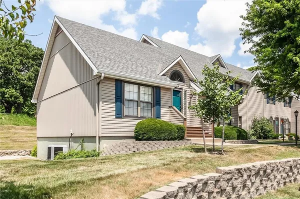 $240,000 | 112 Stonebridge Lane, Smithville, MO 64089