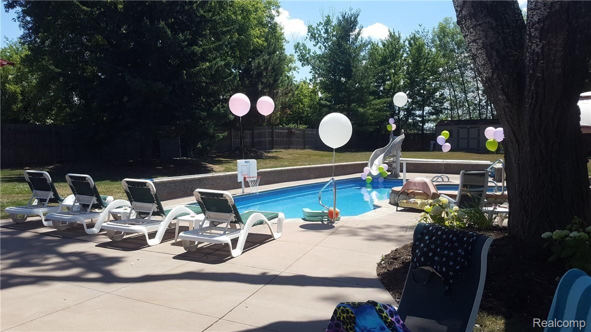 864 Creston Road Troy, MI 48085 - Photo 33 of 33 pool w balloons.jpg
