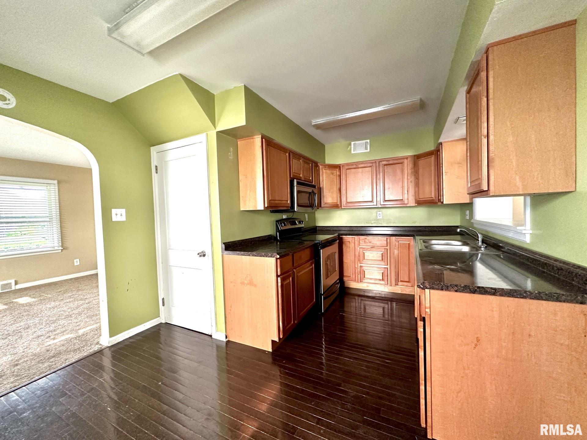 1802 Spring Street Quincy, IL 62301 - Photo 2 of 19