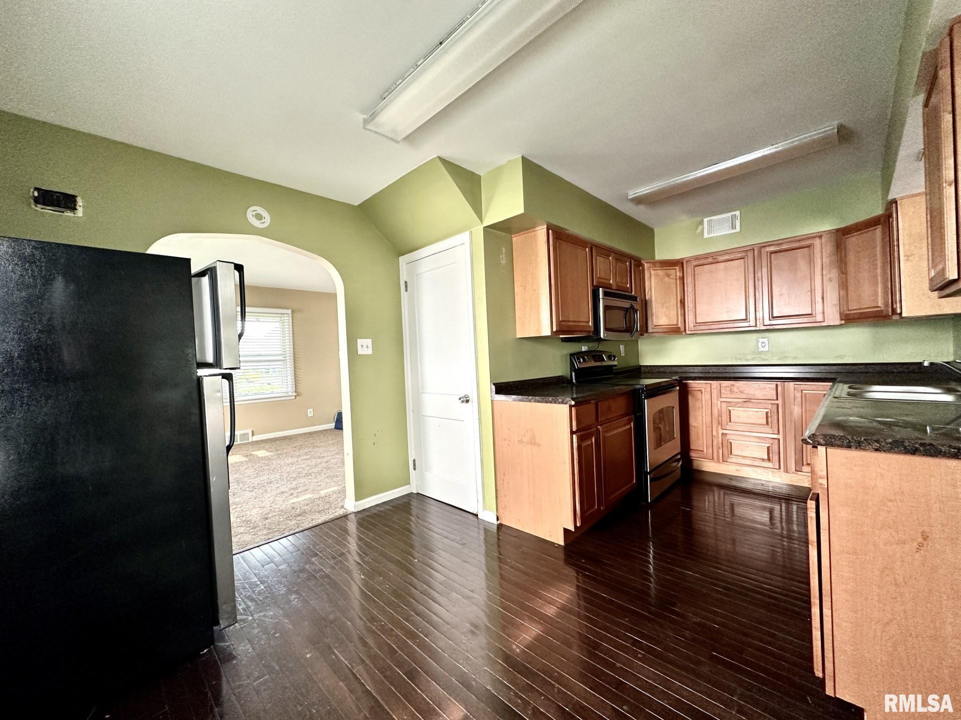 1802 Spring Street Quincy, IL 62301 - Photo 3 of 19