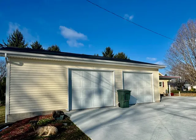 $189,900 | 801 South 4th Street, Orleans, IN 47452