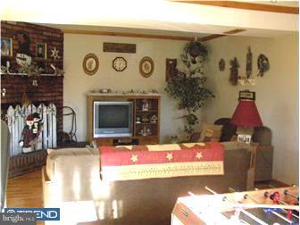 18 Lafayette Road Pennsville, NJ 08070 - Photo 8 of 12 Family Room